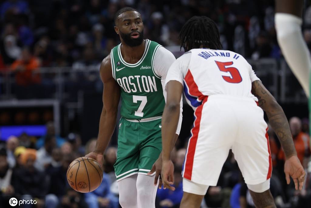 布朗失绝杀坎宁安16+14 活塞击败绿军3连胜