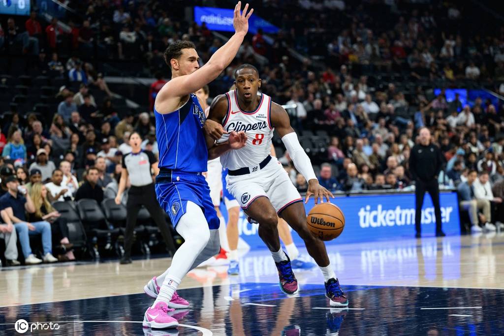 伦纳德34分弗拉格25+9加兰22分 快船轻取独行侠